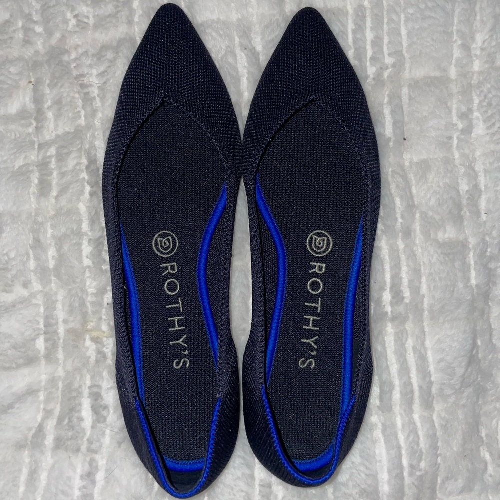 EUC Rothys Navy Blue Points 🦋